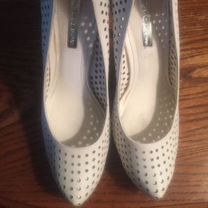 BCBG White high heel size 7.5